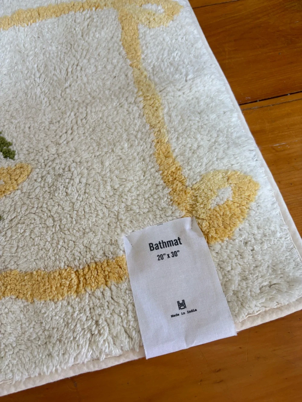 NWT Urban Outfitters Tulip Bunch Plush Tufted Bath Mat